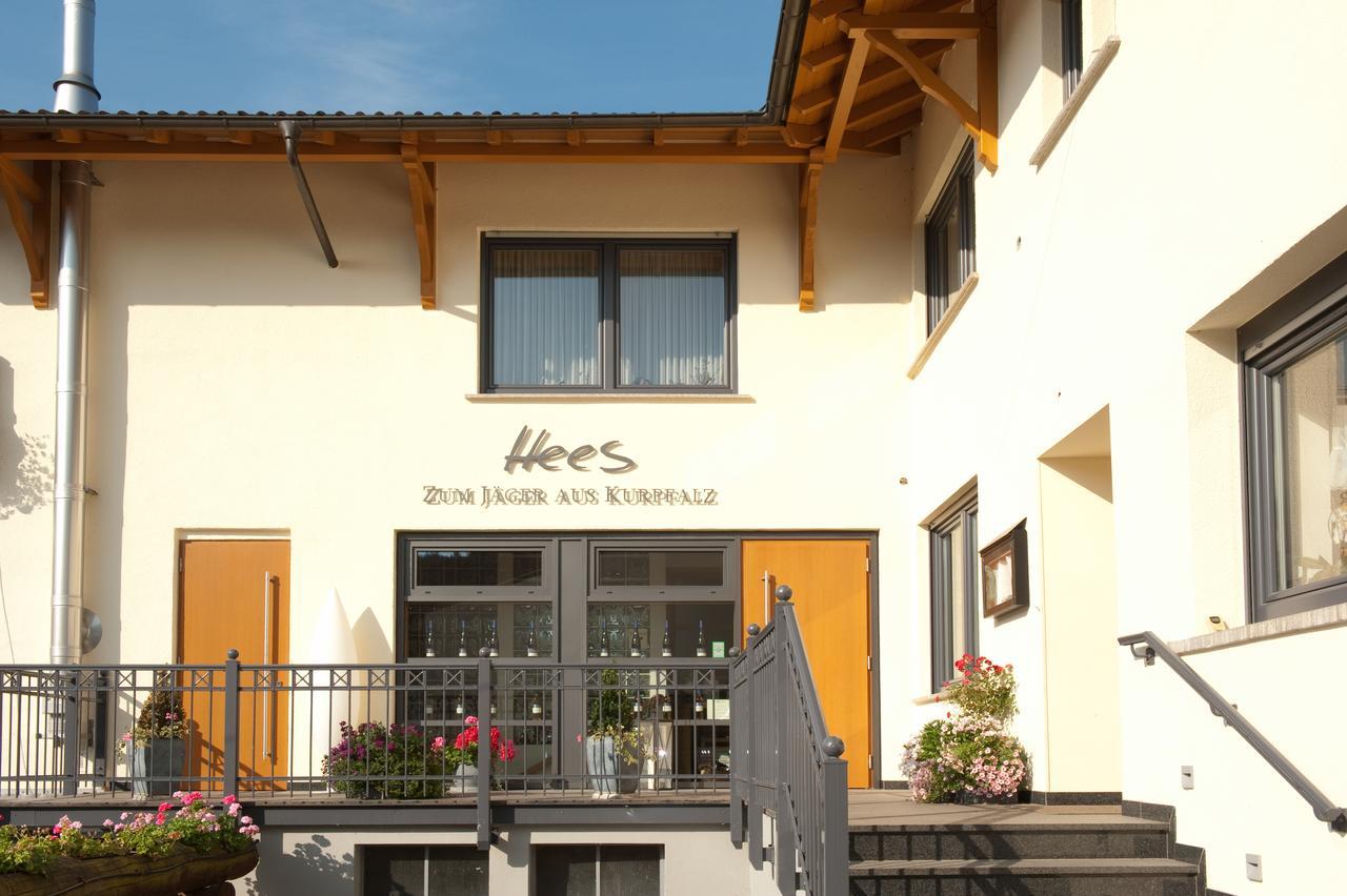 Weingut Hees - Landgasthof Zum Jaeger Aus Kurpfalz Auen Exterior photo