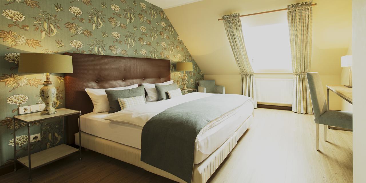 Weingut Hees - Landgasthof Zum Jaeger Aus Kurpfalz Auen Room photo